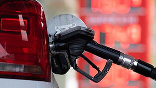 «Abzocke» an der Tankstelle? Die Regierung will Maßnahmen ergreifen. «Abzocke» an der Tankstelle? Die Regierung will Maßnahmen ergreifen.