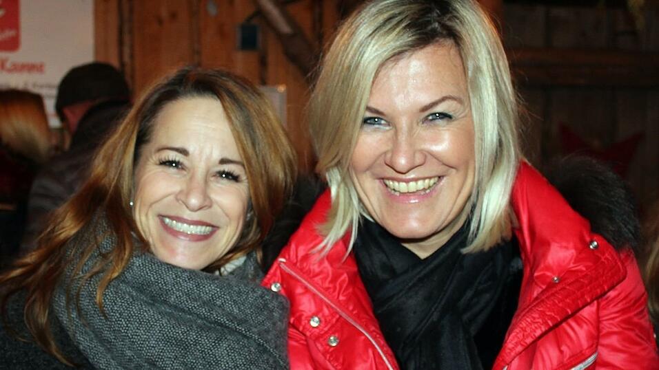 Die Landshuter haben am Freitagabend an der Weihnachtspyramide ausgelassen gefeiert. Die Landshuter haben am Freitagabend an der Weihnachtspyramide ausgelassen gefeiert.