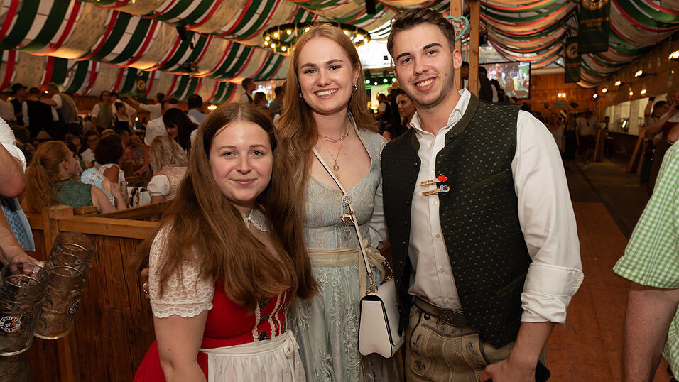 Die Partybilder vom Montag, 12. August 2024, aus dem Festzelt Weckmann. Die Partybilder vom Montag, 12. August 2024, aus dem Festzelt Weckmann.