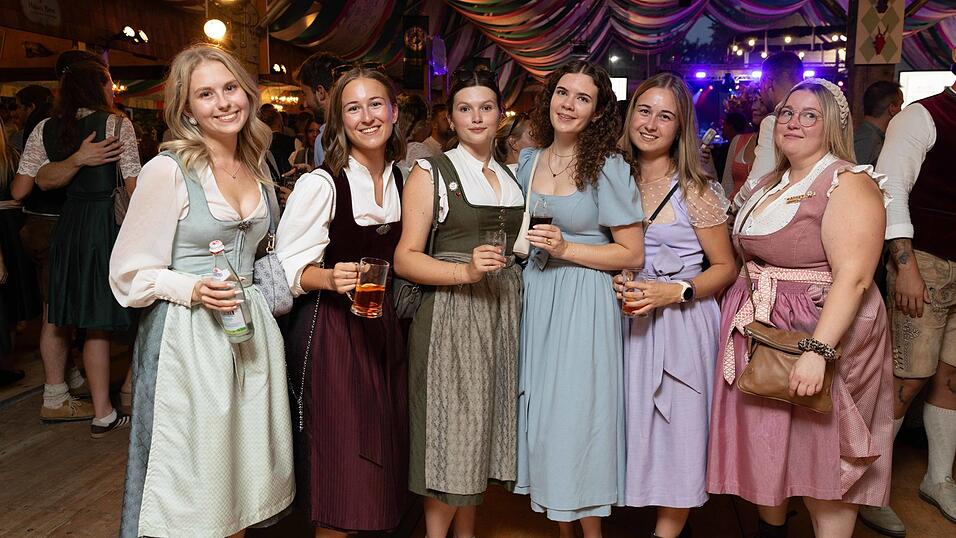 Die Partybilder vom Samstag, 8. August, aus dem Festzelt Weckmann. Die Partybilder vom Samstag, 8. August, aus dem Festzelt Weckmann.
