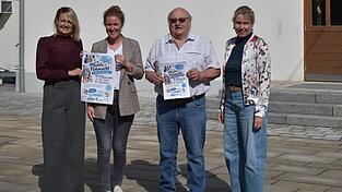 Das Orga-Team bereitet schon alles für den Mädelsflohmarkt vor. Das Orga-Team bereitet schon alles für den Mädelsflohmarkt vor.