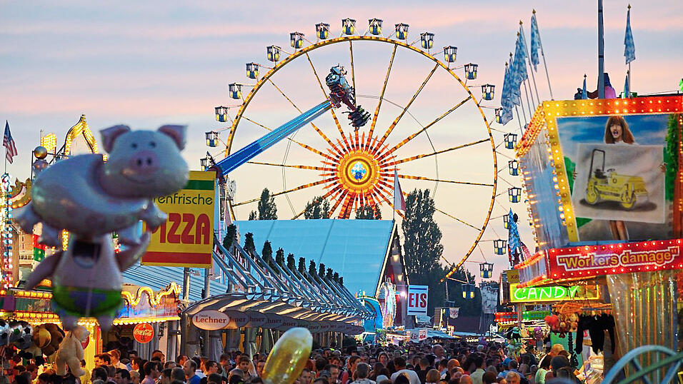 Das Gäubodenvolksfest in Straubing ist auch 2018 wieder ein Besuchermagnet. Das Gäubodenvolksfest in Straubing ist auch 2018 wieder ein Besuchermagnet.