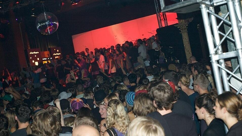 Rund 4000 Boarderfreunde feierten bei der Weltpremiere des neuesten Films von Isenseven, 'Let's go get lost' in M&uuml;nchen.