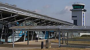 Der Flughafen London Southend bleibt nach dem Absturz eines Geschäftsflugzeugs vorübergehend geschlossen.