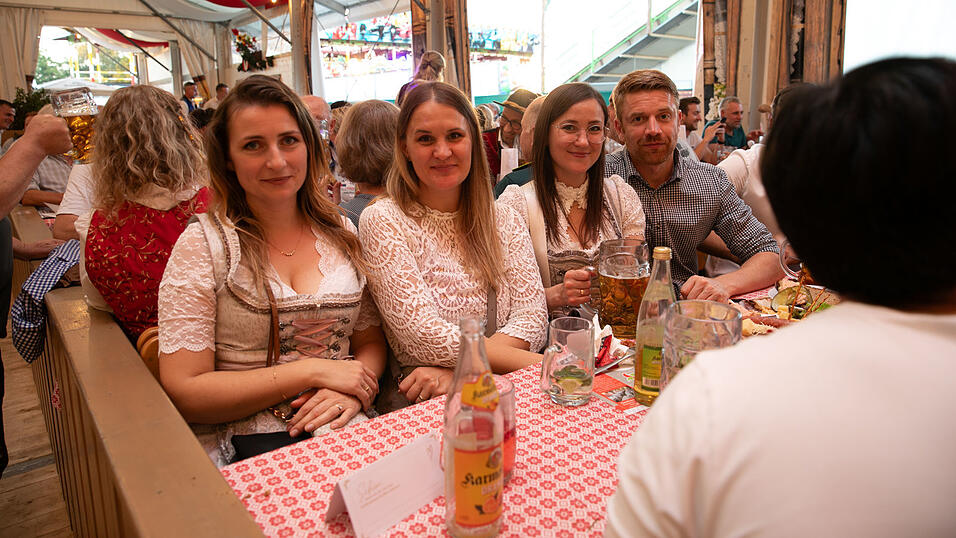 Die Partybilder vom Freitag, 8. August, aus dem Festzelt Greindl. Die Partybilder vom Freitag, 8. August, aus dem Festzelt Greindl.