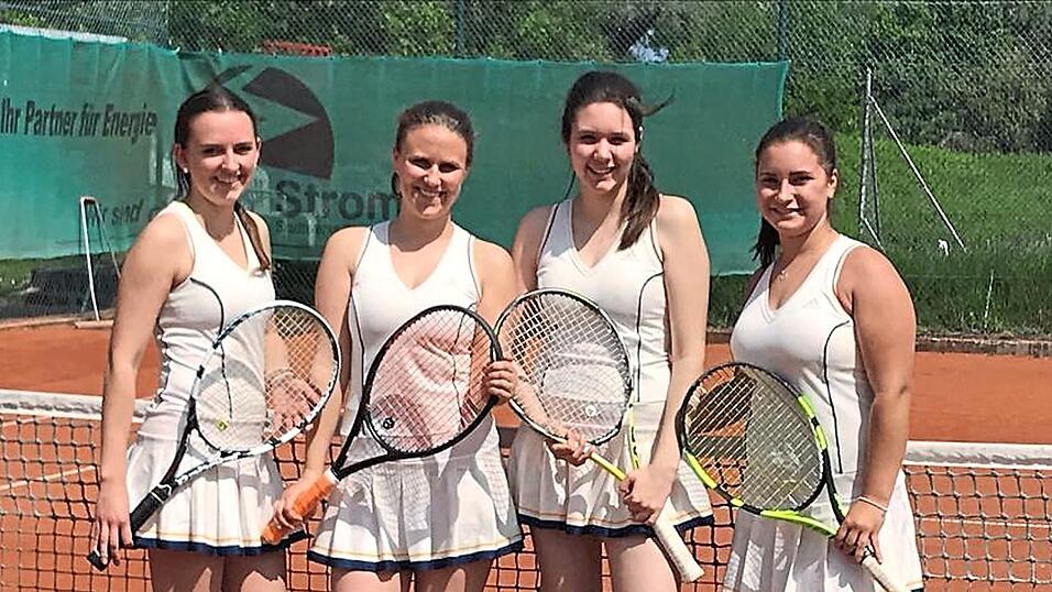 Vizemeister darf sich die neu zusammengestellte Damen II-Mannschaft des TC Grün Weiß nennen. Ein Teil des Kaders, von links: Katharina Finsterwald, Simone Reif, Lisa Wimmer, Sophia Grabmeier.