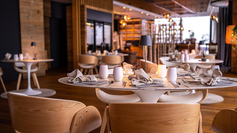 Authentisches Gourmet-Restaurant im Erl-Gebäude am Oberen Stadtplatz: das KOOK36 von Daniel Klein. Authentisches Gourmet-Restaurant im Erl-Gebäude am Oberen Stadtplatz: das KOOK36 von Daniel Klein.