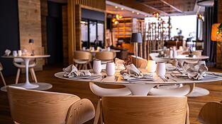 Authentisches Gourmet-Restaurant im Erl-Gebäude am Oberen Stadtplatz: das KOOK36 von Daniel Klein. Authentisches Gourmet-Restaurant im Erl-Gebäude am Oberen Stadtplatz: das KOOK36 von Daniel Klein.
