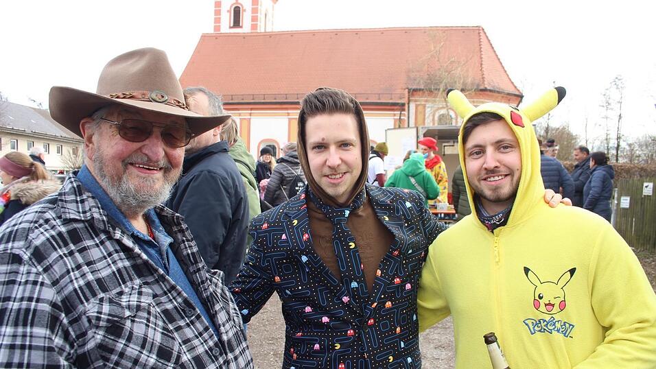 Viele Faschings-Fans haben sich am Samstag den Umzug in Langenbach angesehen. Viele Faschings-Fans haben sich am Samstag den Umzug in Langenbach angesehen.