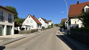 Der Landkreis Kelheim wird voraussichtlich im Jahre 2027 den ersten Abschnitt der KEH 3 auf der Ortsdurchfahrt von Train ab der neu gebauten Abensbrücke bis zur Abzweigung nach Siegenburg sanieren.