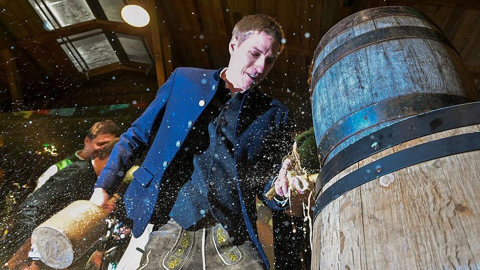 Ein Bierfass anzapfen - das sollte ein M&uuml;nchner Oberb&uuml;rgermeister schaffen. (Archivbild)