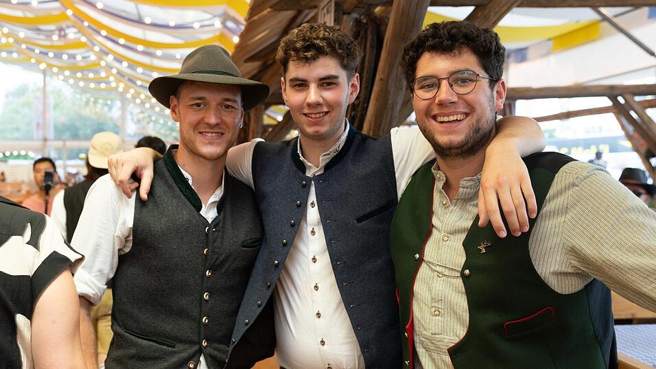 Die Partybilder vom Sonntag, 9. August, aus dem Festzelt Reisinger. Die Partybilder vom Sonntag, 9. August, aus dem Festzelt Reisinger.