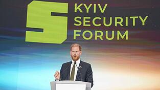 Der britische Prinz Harry reist nicht im Auftrag des K&ouml;nigshauses, sondern auf eigene Faust.