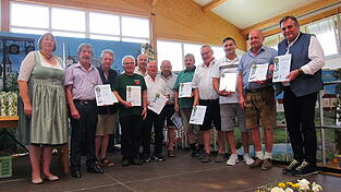 Die Gründungsmitglieder v.l.: Vorsitzende Petra Gruber, Herbert Schwertl, Michal Steppner, Franz Schäffler, Ludwig Ziegeltrum, Rudi Eder, Simon Selmeier, Wolfgang Besner, Ludwig Penger, Klaus Böhm, Karl Stiegler; hinten: 2. Vorsitzender Josef Heinrich.