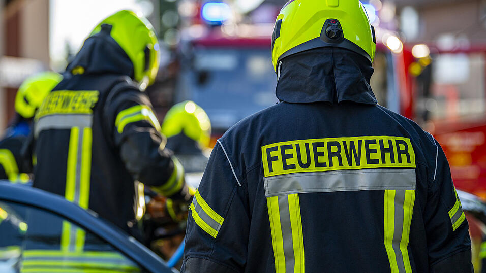 F&uuml;r den 26-J&auml;hrigen kam leider jede Hilfe zu sp&auml;t. Die Feuerwehr konnte ihn nur noch tot aus der Wohnung bergen. (Symbolbild)