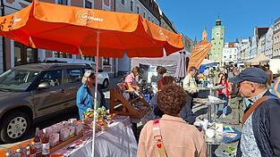 Am vergangenen Samstag präsentierte der Weltladen einen Teil seines Sortiments auf dem Wochenmarkt. Am vergangenen Samstag präsentierte der Weltladen einen Teil seines Sortiments auf dem Wochenmarkt.