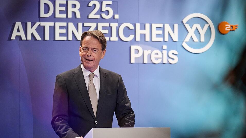 Moderator Rudi Cerne spricht während der 25. Verleihung der XY-Preise. Moderator Rudi Cerne spricht während der 25. Verleihung der XY-Preise.