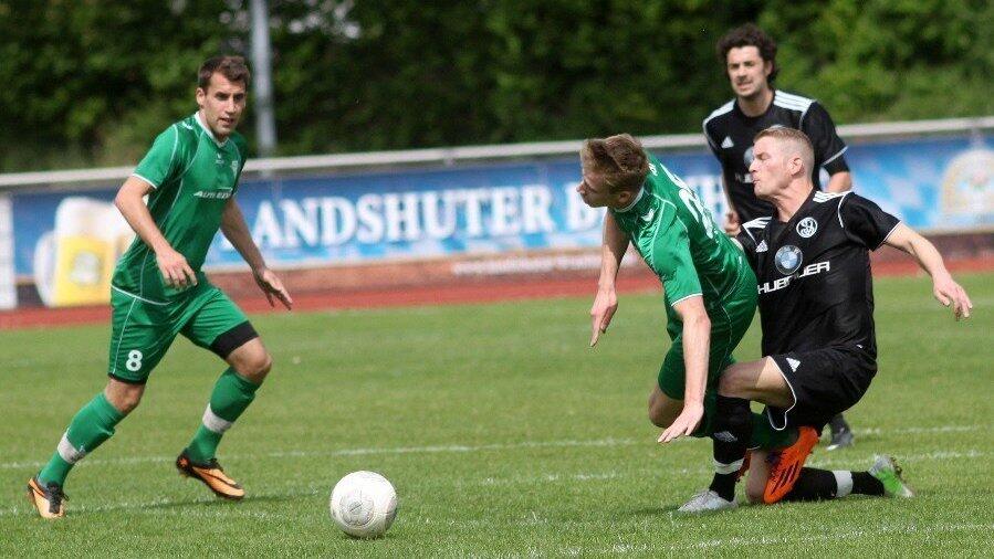 Die SpVgg Landshut schenkte gegen Rosenheim eine 2:0 Führung wieder her (Foto: Herrmann). Die SpVgg Landshut schenkte gegen Rosenheim eine 2:0 Führung wieder her (Foto: Herrmann).