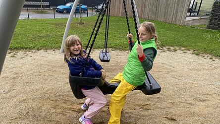 Am Spielplatz im Eulenweg gibts eine besondere Schaukel.