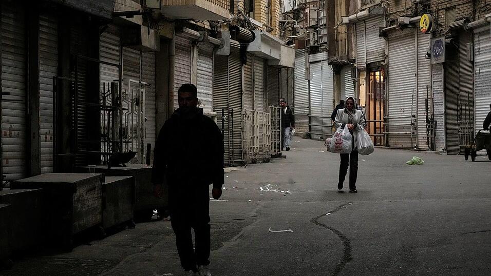 Die iranische Bev&ouml;lkerung lebt schon mehr als eine Woche im Krieg.