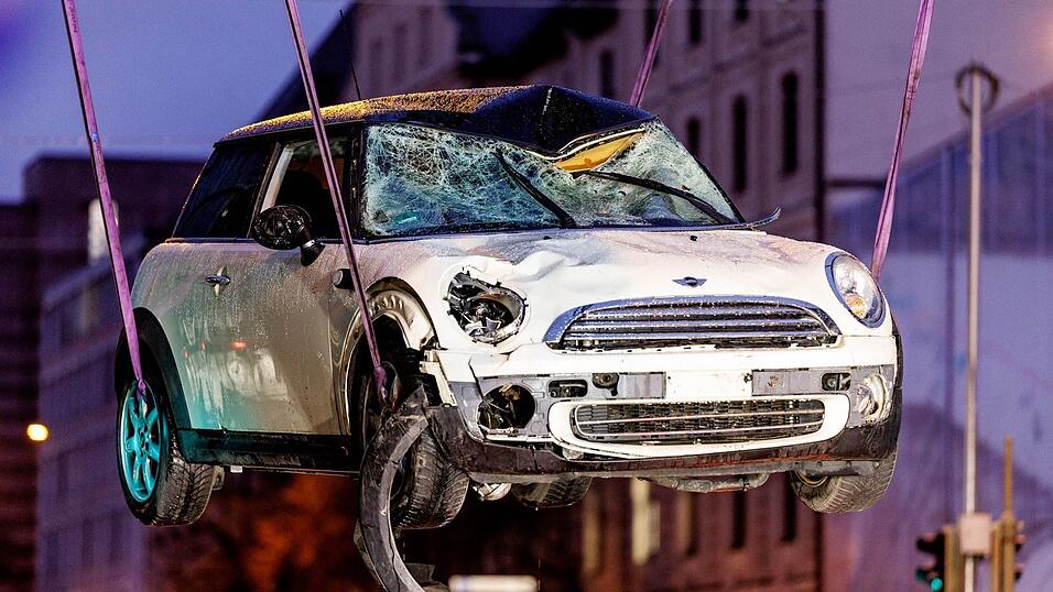 Der Täter fuhr mit seinem Auto von hinten in den Demonstrationszug. (Archivbild) Der Täter fuhr mit seinem Auto von hinten in den Demonstrationszug. (Archivbild)