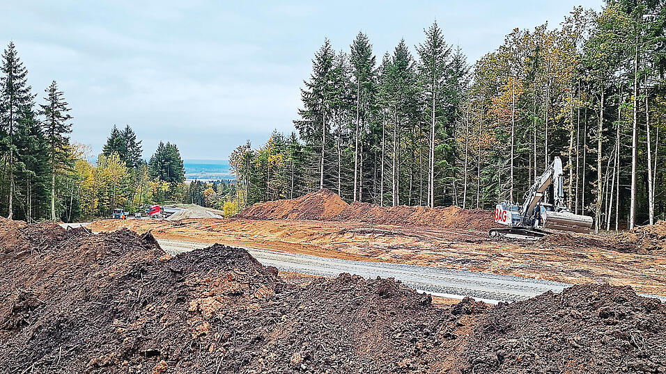 Die Trassenvorbereitung von Frauenzell aus Richtung Wiesent ist in vollem Gange. Zu sehen ist hier eine Baustelle beim Nepal-Pavillon. Die Trassenvorbereitung von Frauenzell aus Richtung Wiesent ist in vollem Gange. Zu sehen ist hier eine Baustelle beim Nepal-Pavillon.