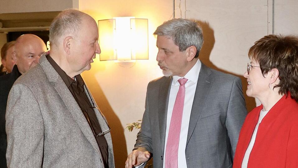 Dr. Gerhard Groeneveld brachte eine gute Nachricht mit: Seine Diabetologie bleibt in Furth noch bis ins Jahr 2027 hinein erhalten. Dr. Gerhard Groeneveld brachte eine gute Nachricht mit: Seine Diabetologie bleibt in Furth noch bis ins Jahr 2027 hinein erhalten.