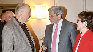 Dr. Gerhard Groeneveld brachte eine gute Nachricht mit: Seine Diabetologie bleibt in Furth noch bis ins Jahr 2027 hinein erhalten. Dr. Gerhard Groeneveld brachte eine gute Nachricht mit: Seine Diabetologie bleibt in Furth noch bis ins Jahr 2027 hinein erhalten.