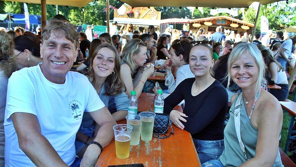 Fotos des&nbsp;ersten Open-Air-Abends auf der Ringelstecherwiese.&nbsp;