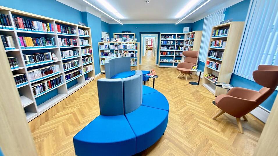 Durchdacht, farbenfroh, heimelig: Die neue Further Stadtbibliothek besticht nicht nur durch ihre Vielfalt, auch durch ihr Ambiente.
