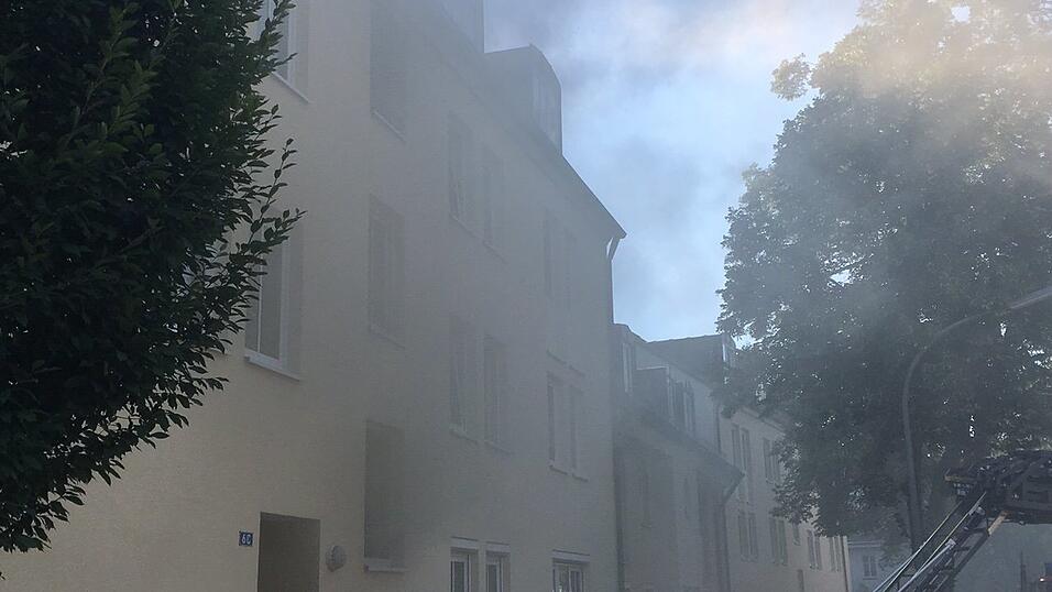 Am Montag musste die Feuerwehr gleich zweimal zu einem Brand in der Hagrainerstraße aufbrechen. Am Montag musste die Feuerwehr gleich zweimal zu einem Brand in der Hagrainerstraße aufbrechen.