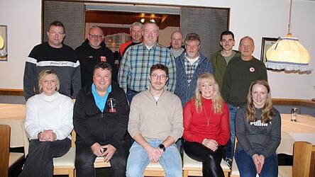 Diese Listenbewerber mit Marktrat Stefan Stumreiter an der Spitze gehen für die Freien Wähler - Umland in die Kommunalwahl.