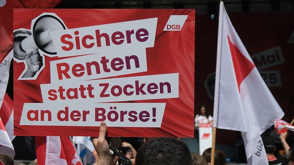 Viele Menschen sorgen sich davor, an der B&ouml;rse Geld zu verlieren. (Archivbild)