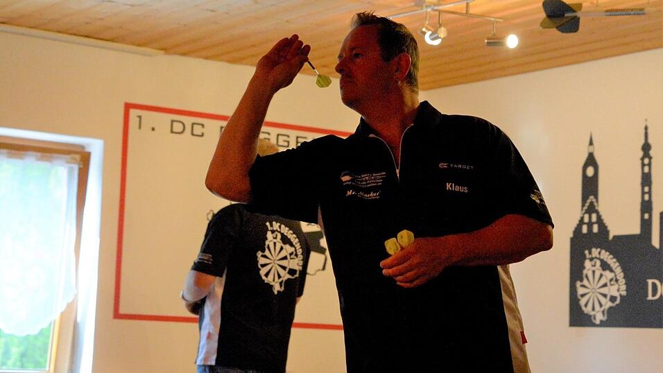 Ruhige Hand, kühler Kopf - beim Darts kommt es nicht nur auf das Werfen an.