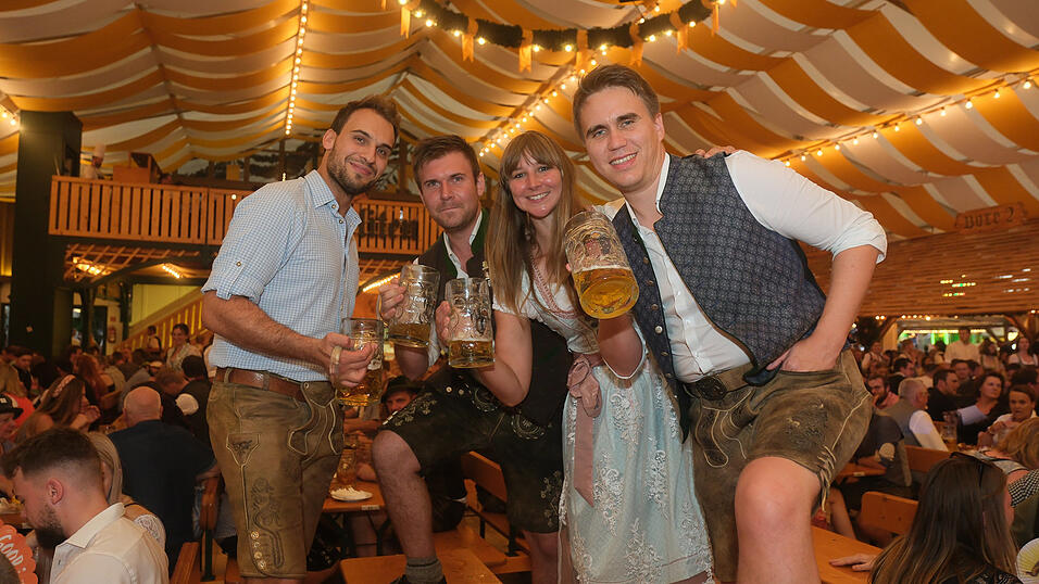 Die Partybilder vom Dienstag, 15. August 2023, aus dem Festzelt Nothaft. Die Partybilder vom Dienstag, 15. August 2023, aus dem Festzelt Nothaft.