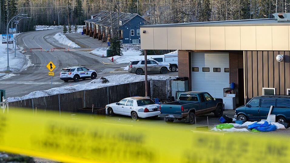 An einer Schule in Kanada kommen mehrere Menschen durch Sch&uuml;sse ums Leben. Nun gibt die Polizei bekannt, wer die Tat ausgef&uuml;hrt hat.