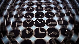 Die Zeitumstellung spaltet die Gemüter: Ist sie eine sinnvolle Energiespar-Maßnahme oder einfach nur nervig, potenziell gesundheitsschädlich gar? Wir wollen es von Ihnen wissen! (Symbolbild) Die Zeitumstellung spaltet die Gemüter: Ist sie eine sinnvolle Energiespar-Maßnahme oder einfach nur nervig, potenziell gesundheitsschädlich gar? Wir wollen es von Ihnen wissen! (Symbolbild)