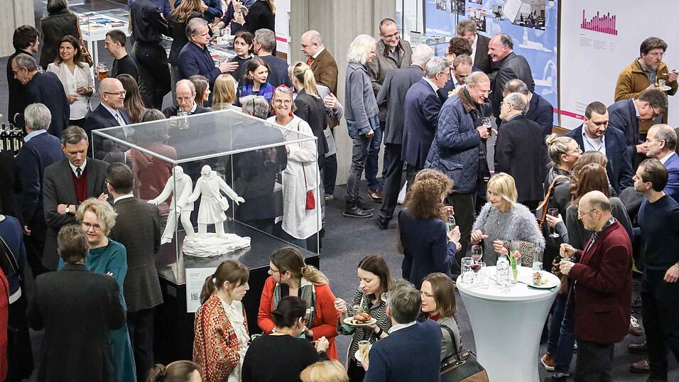 300 geladene G&auml;ste tummelten sich beim Neujahrsempfang des Uni-Pr&auml;sidenten.