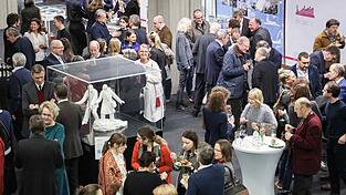 300 geladene G&auml;ste tummelten sich beim Neujahrsempfang des Uni-Pr&auml;sidenten.