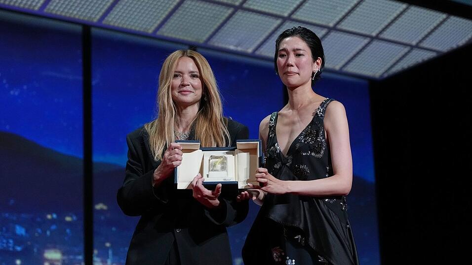 Virginie Efira (l) und Tao Okamoto wurden als beste Schauspielerinnen ausgezeichnet.