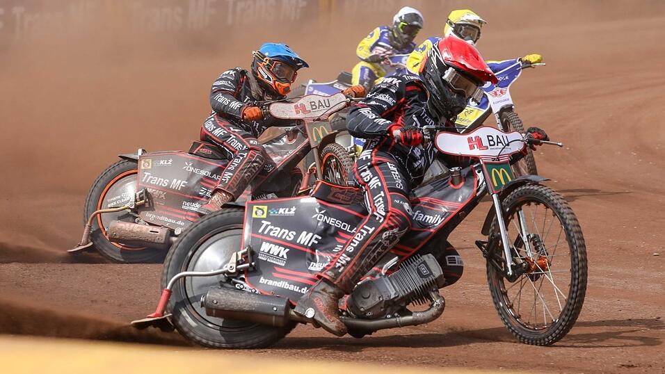 Immer Vollgas: Kim Nilsson (vorne und kleines Bild) gibt gerne das Tempo vor - nun freut sich der 35-jährige Schwede auf seine bereits fünfte Saison in der Rennkombi der „Teufel“.