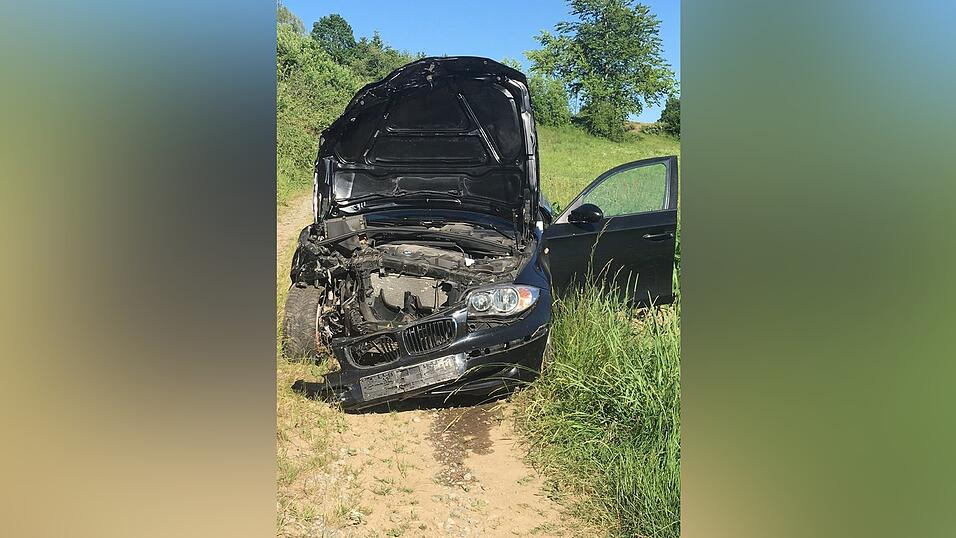 Bei einem Unfall am Montag bei Kirchdorf ist eine Frau gestorben. Bei einem Unfall am Montag bei Kirchdorf ist eine Frau gestorben.