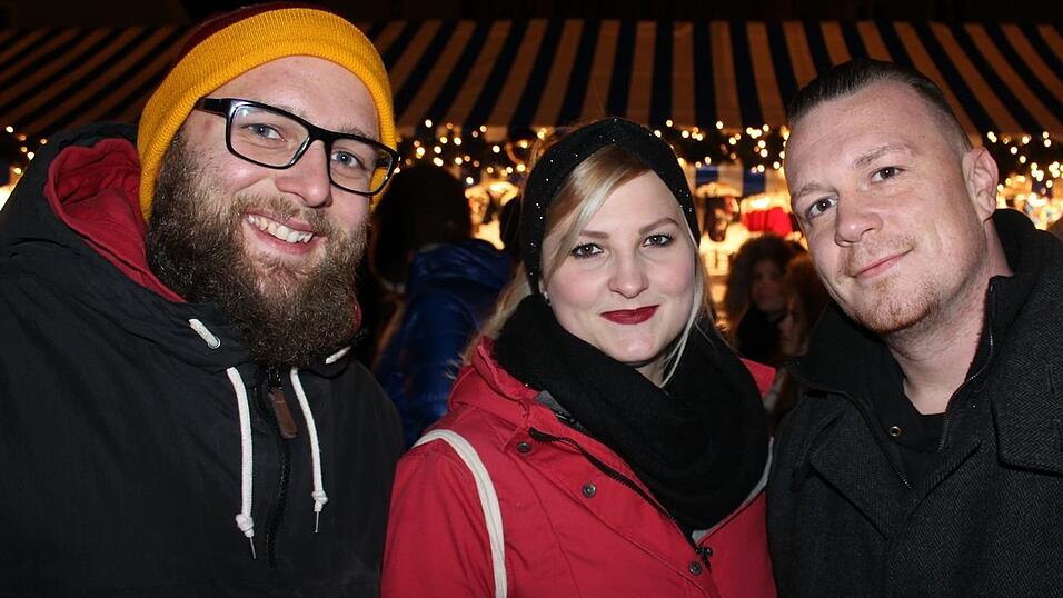 Der Christkindlmarkt und die Weihnachtspyramide geh&ouml;ren in der Adventszeit zu den beliebtesten Treffpunkten in Landshut.