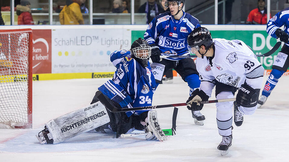 Die Straubing Tigers hatten die Thomas Sabo Ice Tigers N&uuml;rnberg zu Gast.