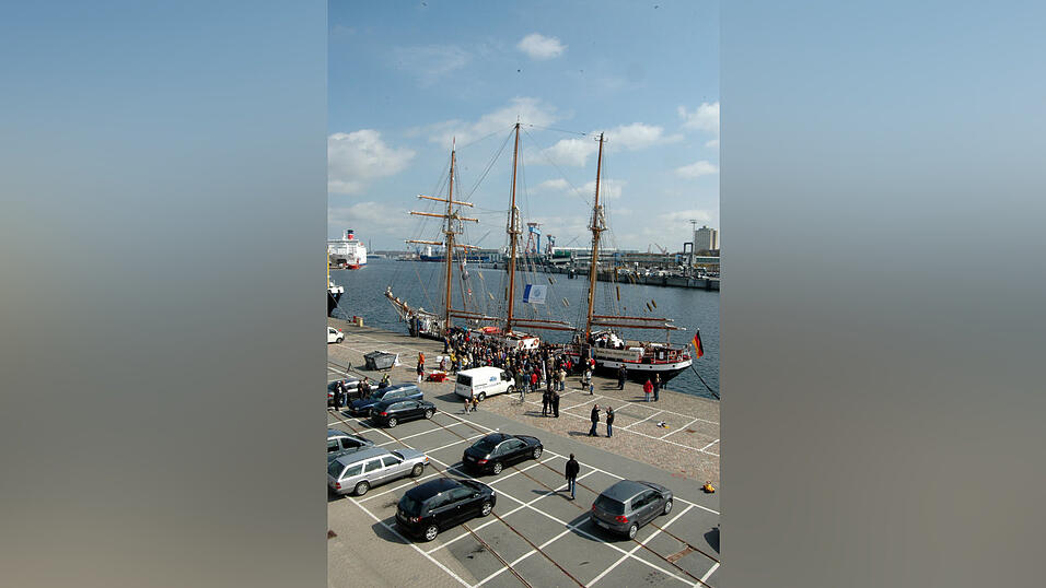 Rückkehr und Begrüßung am 24.04.2010 in Kiel Rückkehr und Begrüßung am 24.04.2010 in Kiel