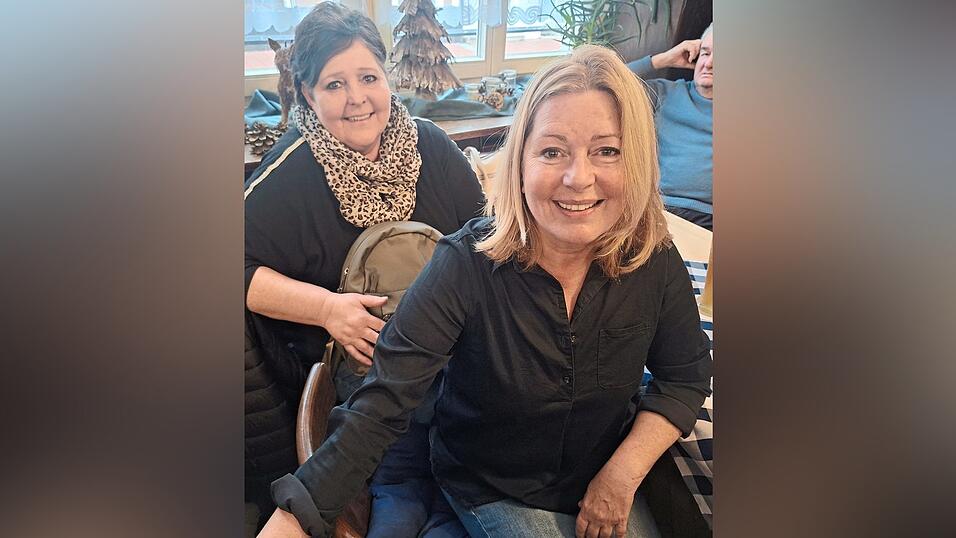 Karin Thaler (vorne) gab sich unter den G&auml;sten im Wei&szlig;br&auml;u ganz volksnah - und das ganz ohne Starall&uuml;ren.