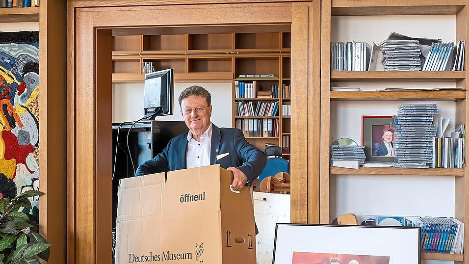 Es hat so einige Mammut-Aufgaben gegeben im Leben des Museumschefs Wolfgang Heckl. Auch der Auszug aus seinem Büro, in dem er unzählige Flohmarktfunde aufbewahrte, war eine aufwendige Sache. Es hat so einige Mammut-Aufgaben gegeben im Leben des Museumschefs Wolfgang Heckl. Auch der Auszug aus seinem Büro, in dem er unzählige Flohmarktfunde aufbewahrte, war eine aufwendige Sache.