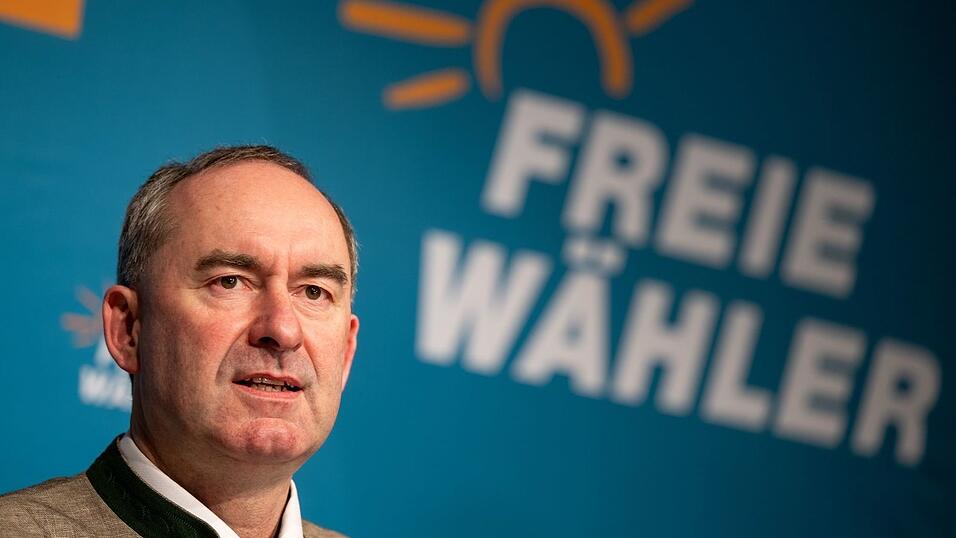 Bayerns Wirtschaftsminister Hubert Aiwanger (Freie W&auml;hler) will eine Enthaltung Bayerns im Bundesrat durchsetzen, wenn es um die 1.000-Euro-Entlastungspr&auml;mie aufgrund hoher Energiekosten geht (Archivbild).