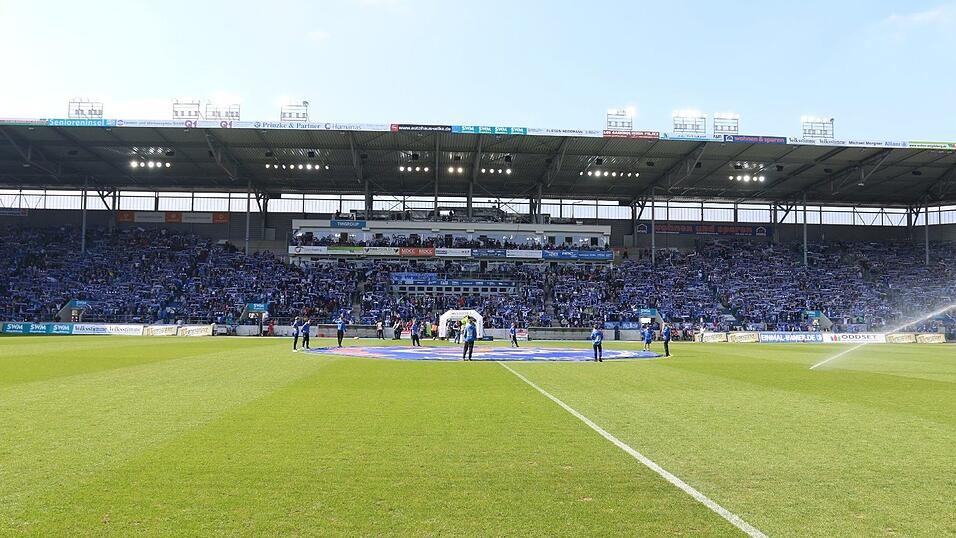 Jahn Regensburg hat auch das Drittliga-Spitzenspiel beim 1. FC Magdeburg gewonnen.