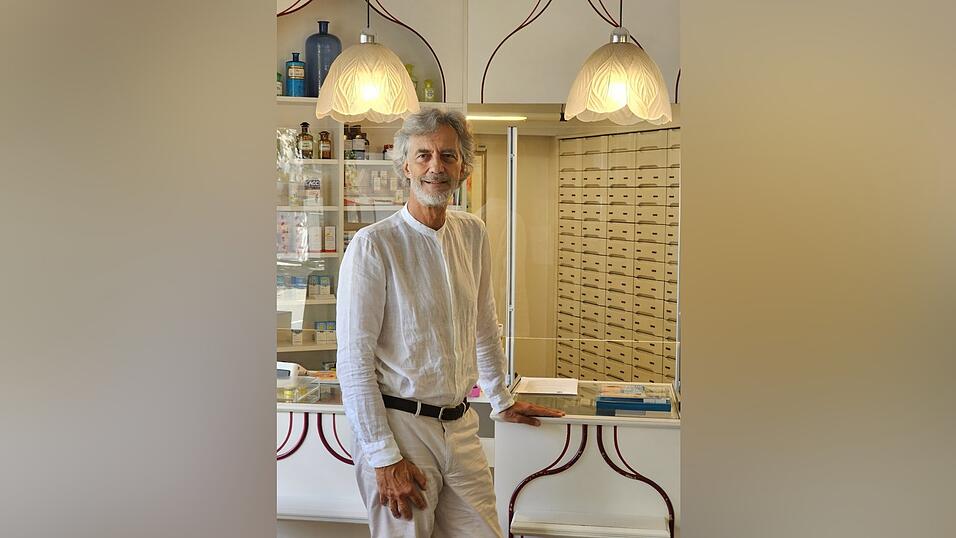Jürgen Knespel gibt seine Apotheke nach 38 Jahren auf. Kein einfacher Schritt: 'Aufhören ist viel schwieriger als anfangen.' Jürgen Knespel gibt seine Apotheke nach 38 Jahren auf. Kein einfacher Schritt: 'Aufhören ist viel schwieriger als anfangen.'